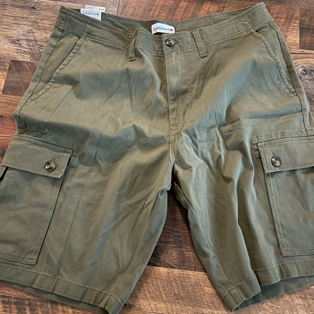 Men’s 38 shorts - Picture 1 of 2